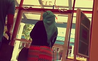 Hijab Voyeur